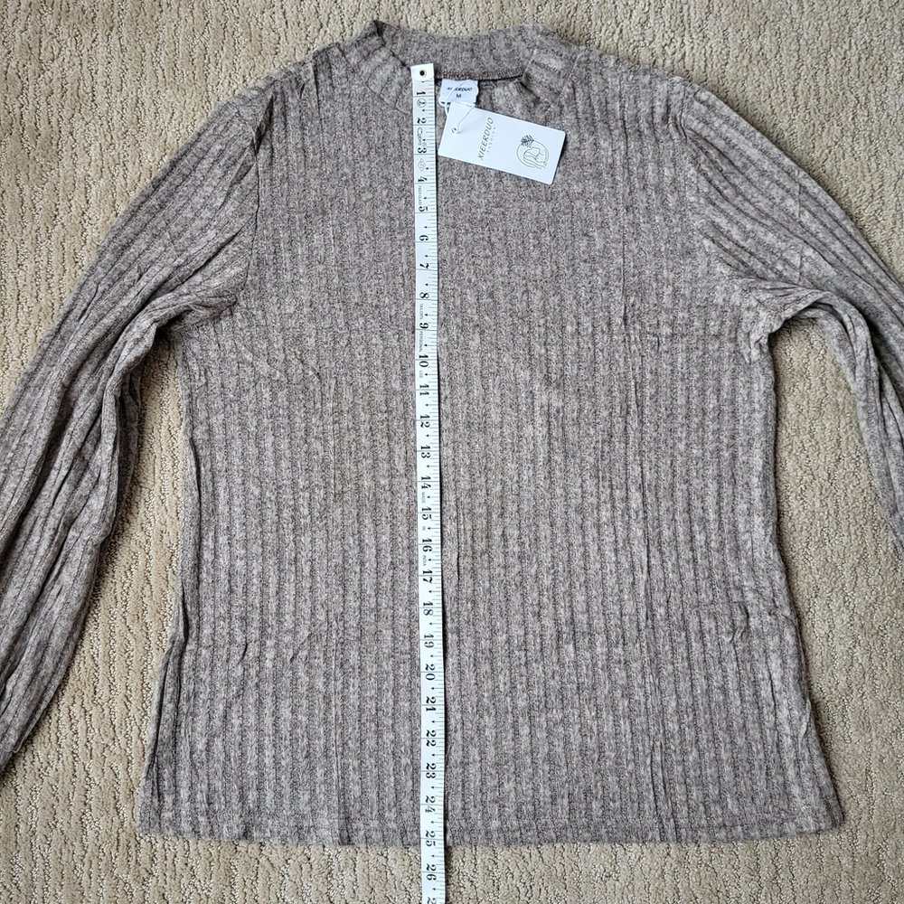 Women’s Long Sleeve Mock Neck Top – Light Brown – Size M – NWT - Picture 4 of 8